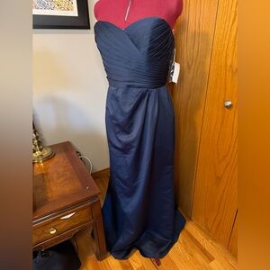 Alfred Angelo Midnight Blue Strapless Gown Timeless color, Very flattering style